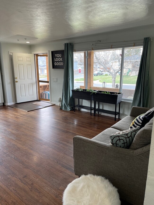 Photo - 2210 Marshall St