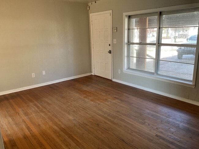 Photo - 604 Foster Pl