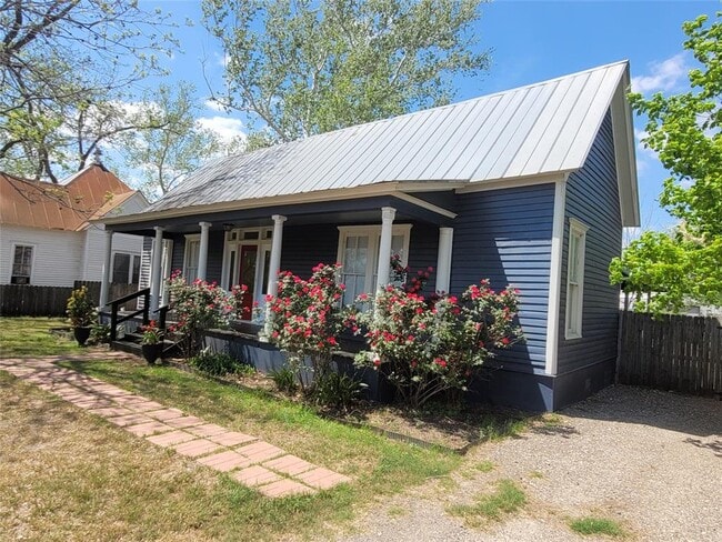 Building Photo - 403 Fawcett St