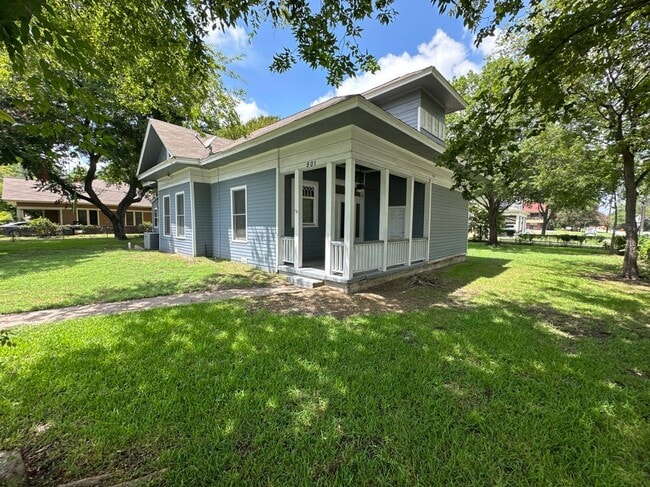 Building Photo - 501 N Virginia St