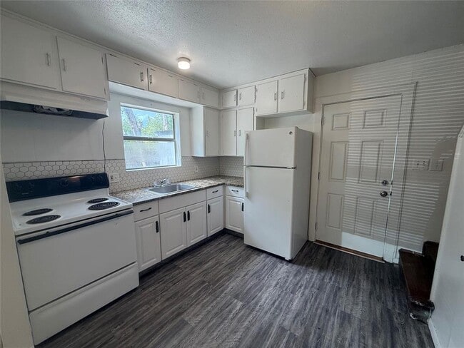 Photo - 622 Trinity St