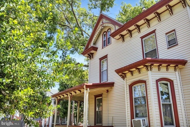 Building Photo - 16 Lincoln Ave Unit 3