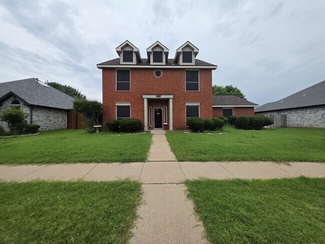 Spacious 4-Bedroom Home with Pool & Spa in... - Spacious 4-Bedroom Home with Pool & Spa in...
