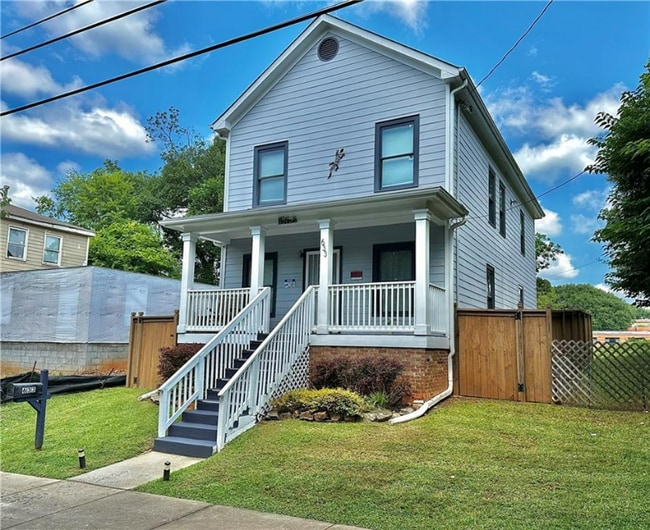 Photo - 633 Parsons St SW