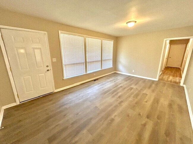 Photo - Move In Special-$500 off first month's rent- 3-bedroom 1.5 bath charming home with spacious yard.