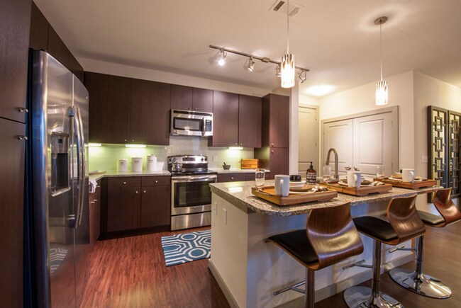 Building Photo - 502 S Post Oak Ln Unit 921.51