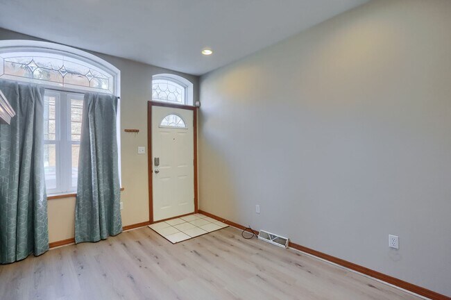 Photo - 2810 Sarah St Unit 2810 1/2