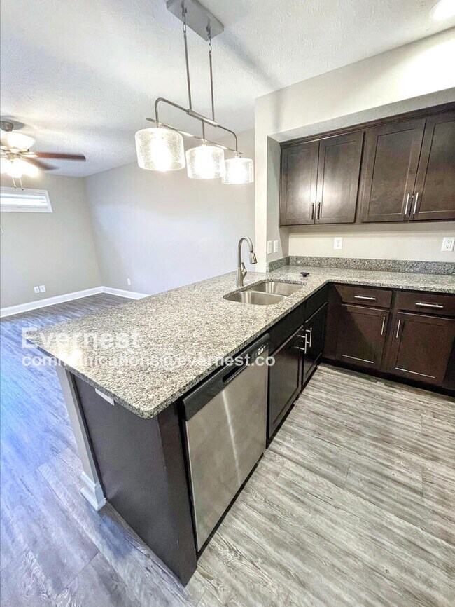 Photo - 1000 Henry Pl Blvd