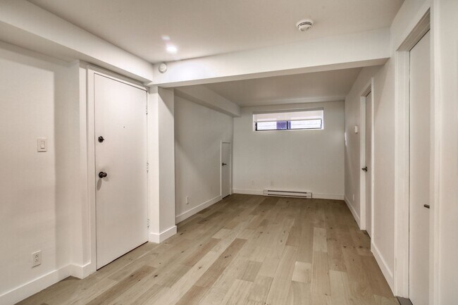 Photo - 6885-6891 Sherbrooke west Unit 23