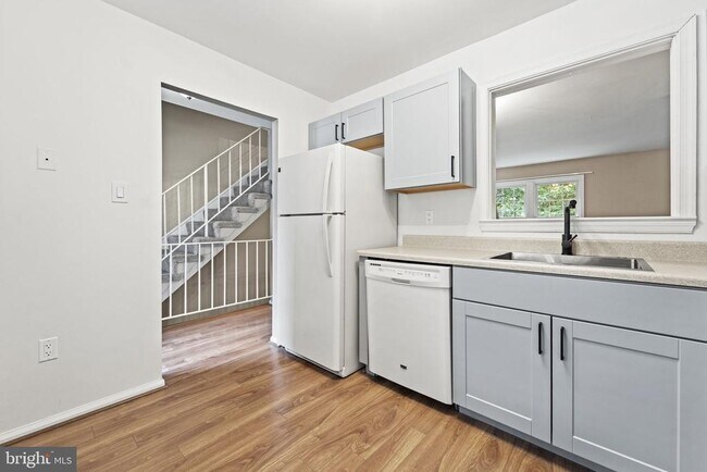 Photo - 7942 Forest Path Way