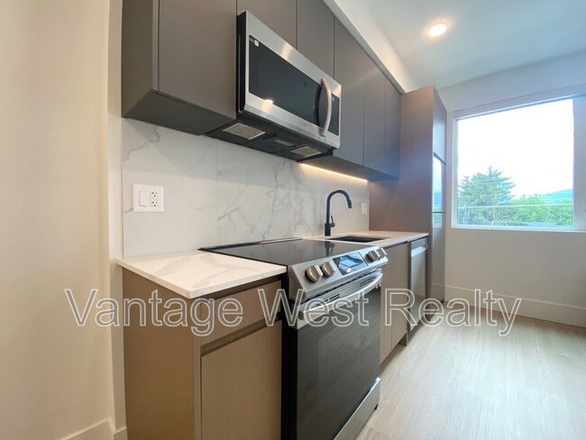 Photo - 720-720 K. L. O. Rd