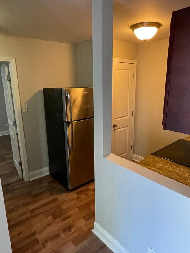 Photo - Renovated 1BD/1BA 2 Blocks Off St Charles Ave Unidad 2309 Baronne #105