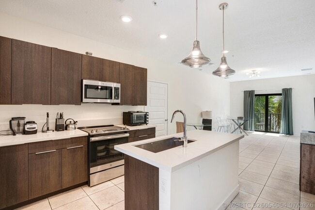 Building Photo - 4725 NW 85th Ave Unit 43