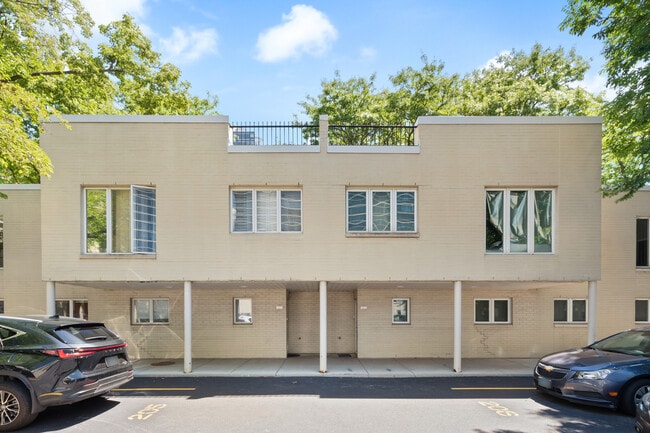 Building Photo - 1069 S Park Terrace