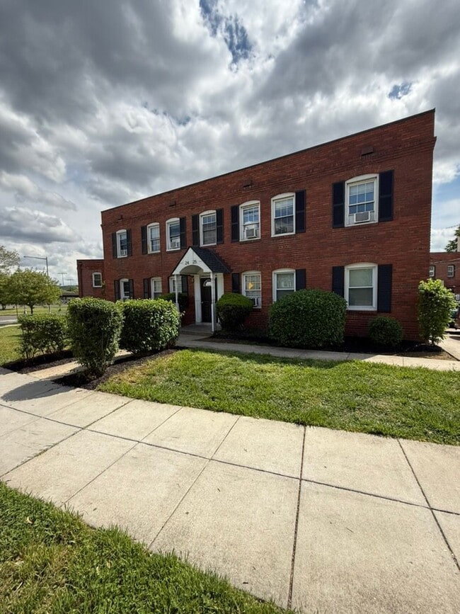 Photo - 2425 E St NE Unidad 4