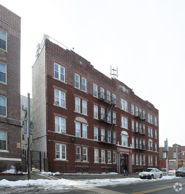 Photo - Winthrop Court Apartments