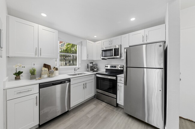 Building Photo - Aciano Hialeah Rental