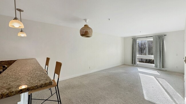Photo - Sweet 1/1 condo with tons of amenities and a great location in Emeryville! Unidad 4307
