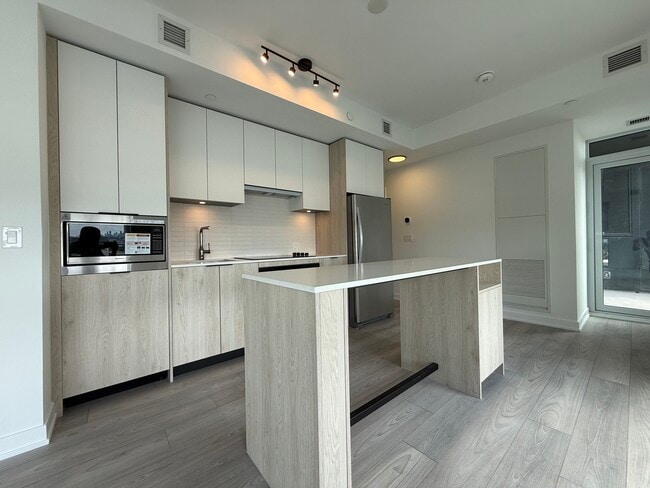 Photo - 1409-1007 The Queensway Toronto Ontario M8Z 0H4 Unité 1409