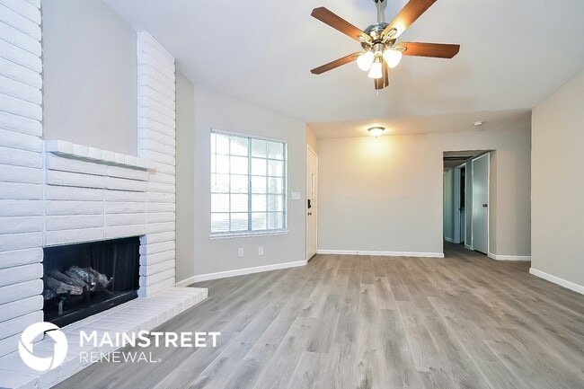 Photo - 2389 Los Feliz St