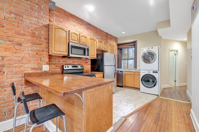 Building Photo - 1935 Calvert St NW Unit 2 Rental