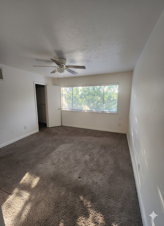 Photo - 210 Trellis Pl