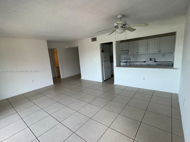 Building Photo - 17600 NW 68th Ave Unit B3010 Rental