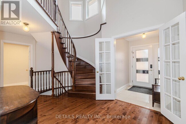 Photo - 42 Rosenfeld Crescent