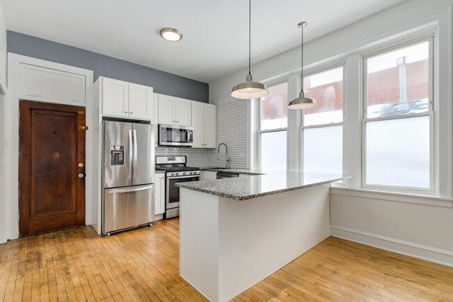 Photo - 916 N Ashland Ave Unit 3R