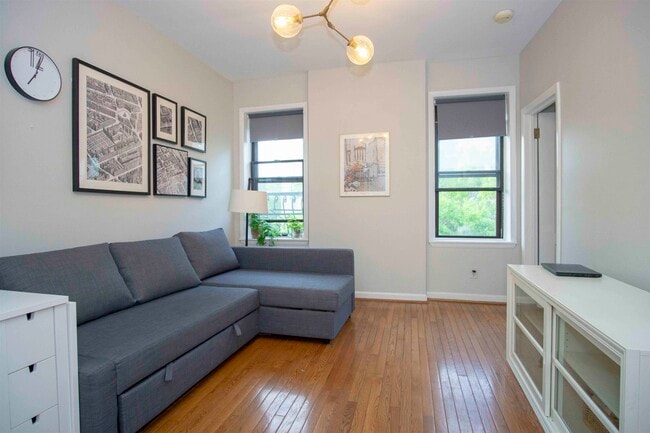 Building Photo - 271 York St Unit 8