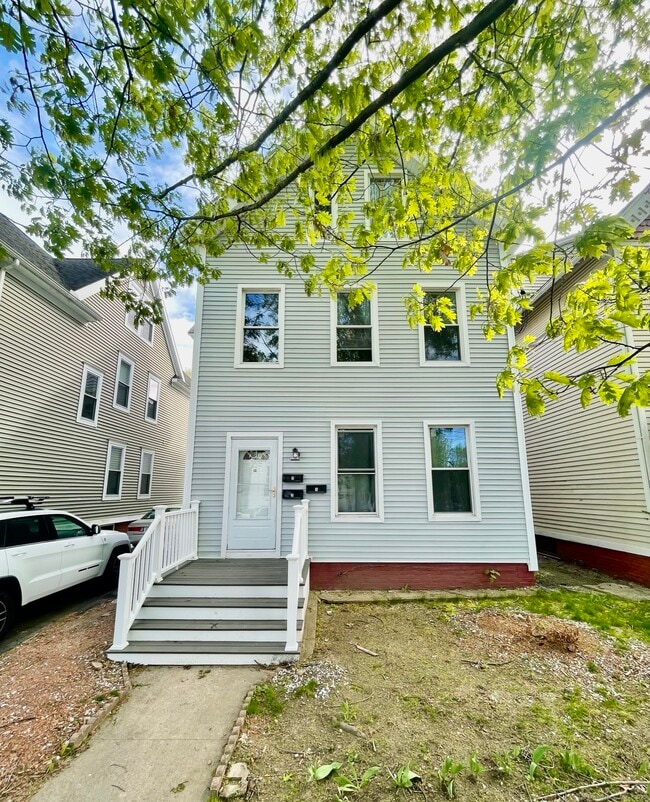 Building Photo - 84 Lawrence St Unit 3 Rental