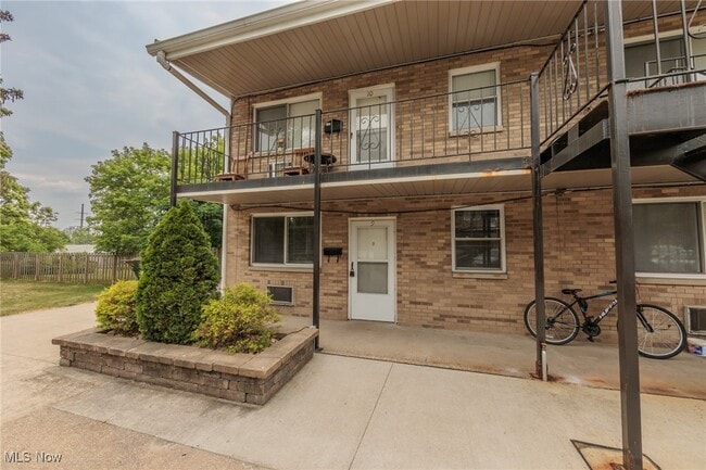 Building Photo - 236 S Huntington St Unit 8