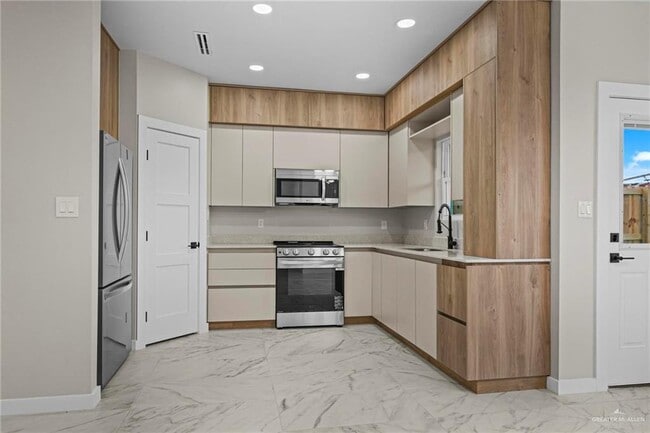 Photo - 24 Corales St