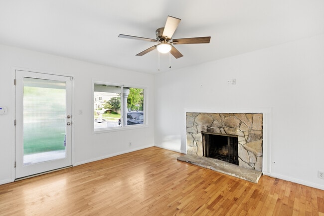 Photo - 3379 Stewart Ave