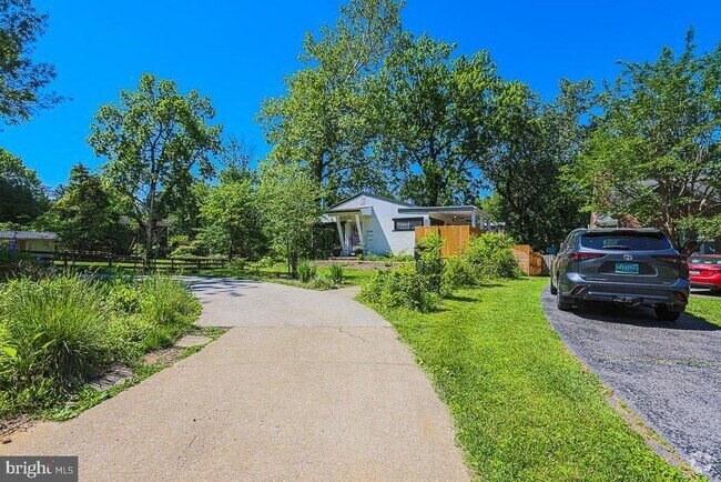 Building Photo - 5724 Greenspring Ave Rental