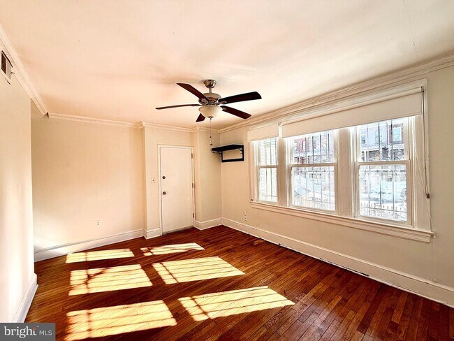 Building Photo - 1412 A St SE Unit 2