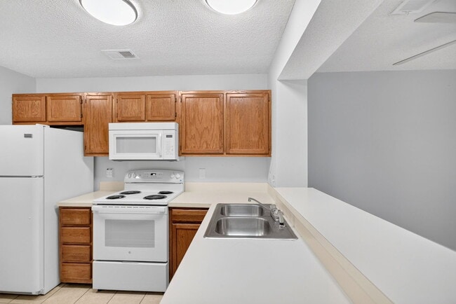 Photo - 8471 Yadkin Cir Unit Apartment F