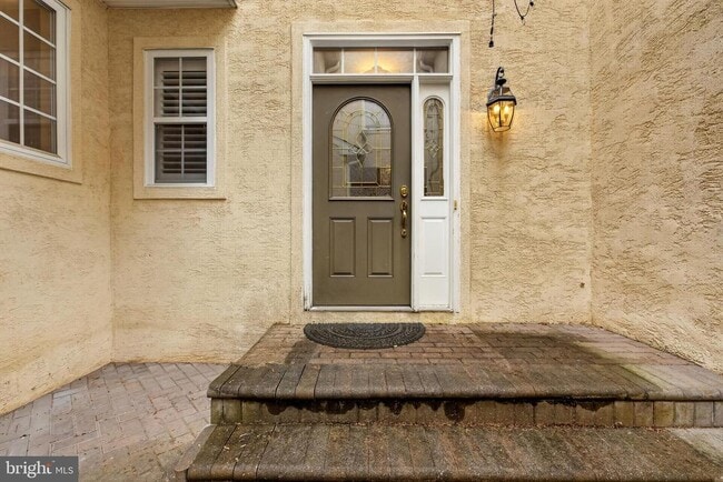 Photo - 16 Oak Leaf Ln