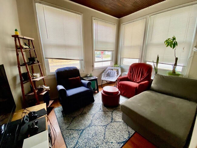 Photo - MUST SEE 6BD/2.5BA House + Office, Parking...