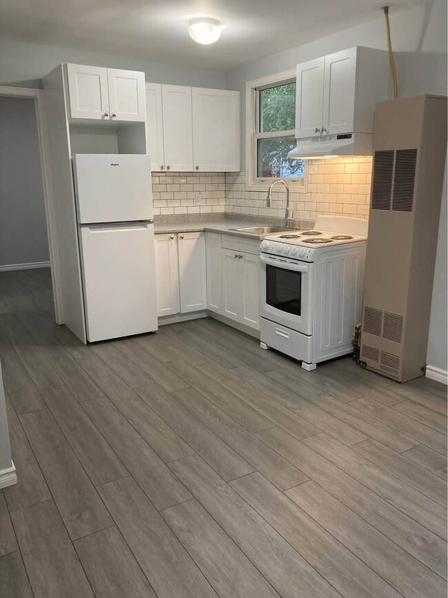 Building Photo - 4-106 Byron Unit 4