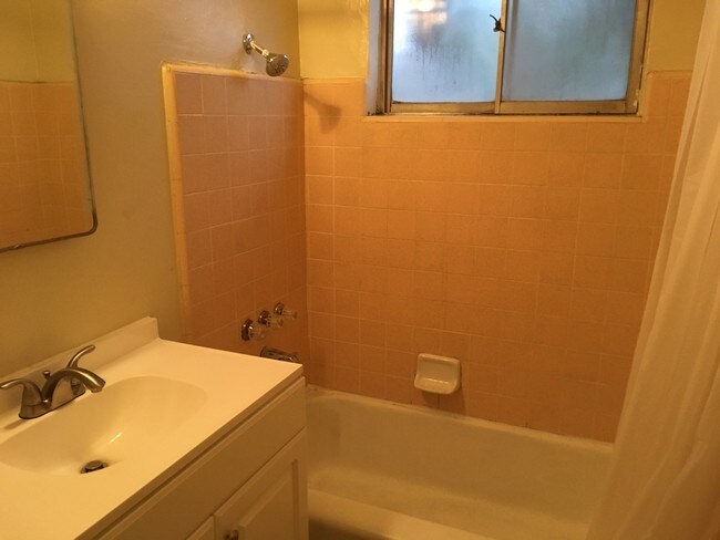 Photo - 24812 Newhall Ave Unidad 17