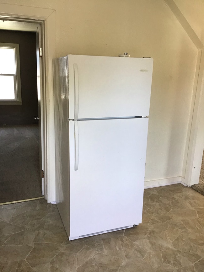 Photo - 362 W 5th St