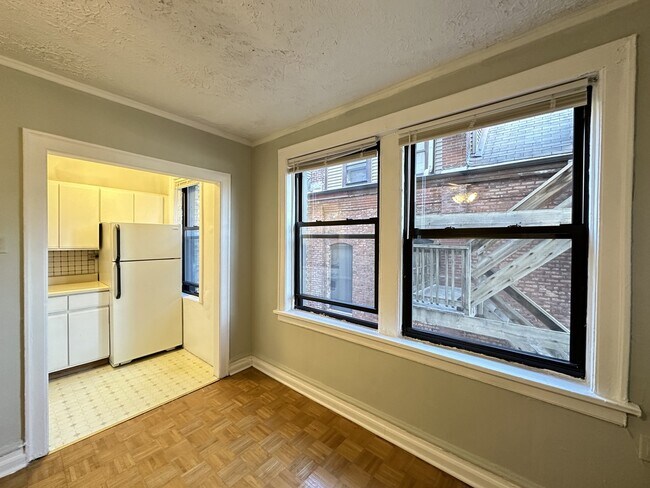 Photo - 653 W Belmont Ave Unidad 603