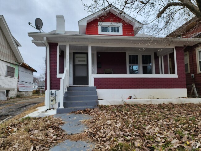 Building Photo - Preview 622 S 41st. 2 Br with Bonus attic ... Rental