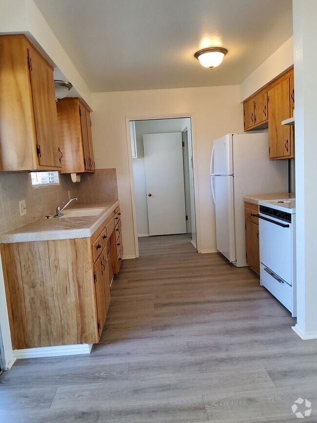 Building Photo - 1022ro Unit B Rental