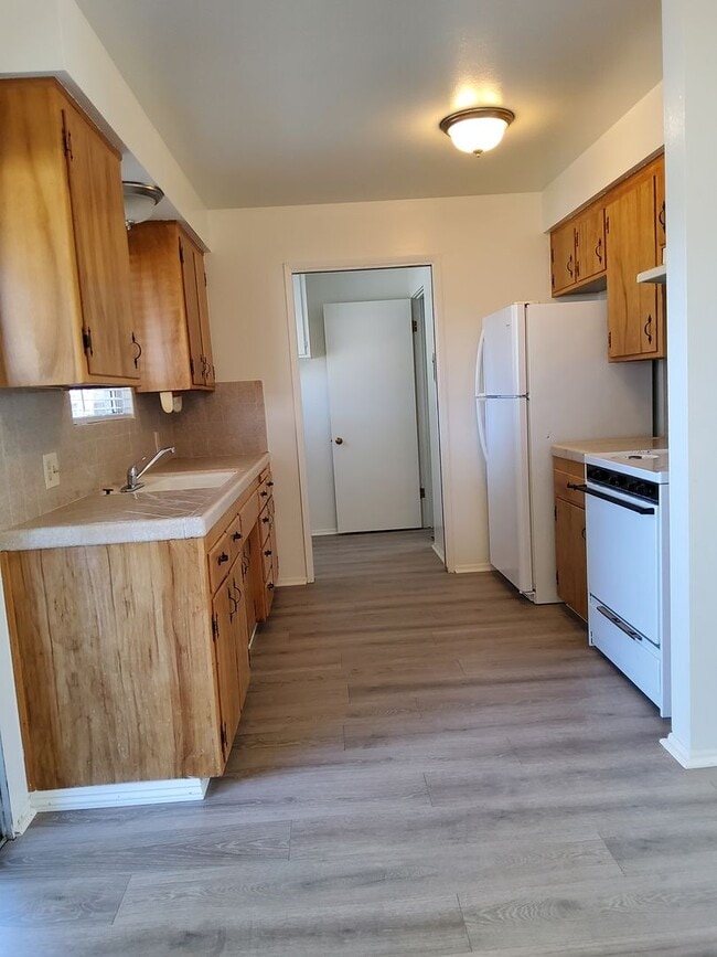 1022ro - 1022ro Apartment Unit B