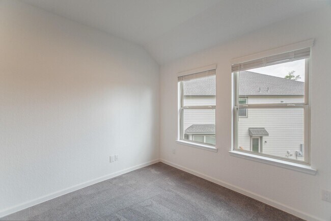 Photo - 975 Lars Trek Trail