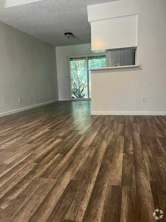 Building Photo - 6862 S Creek Dr Rental