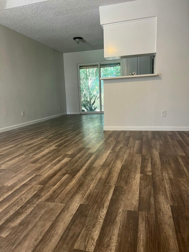 Building Photo - 6862 S Creek Dr Rental