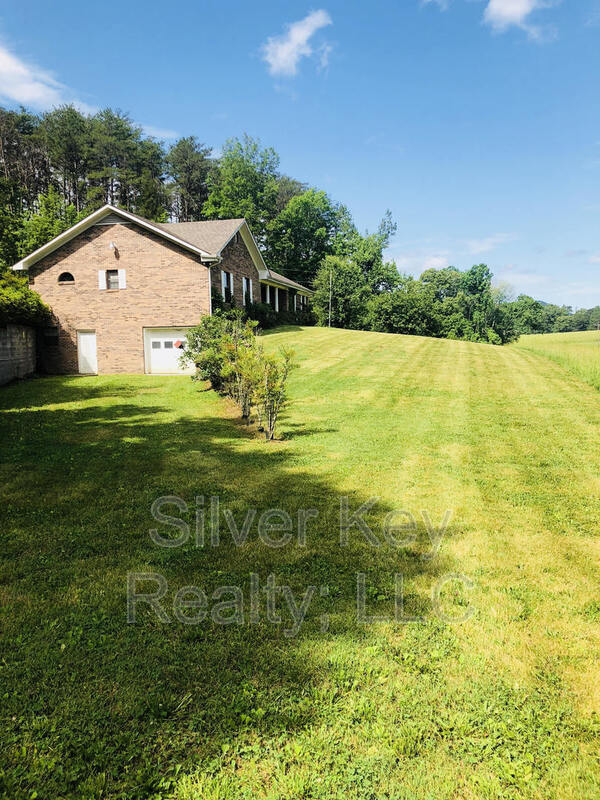 1011 Mecca Pike